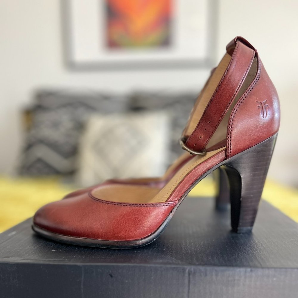 FRYE COGNAC PUMP